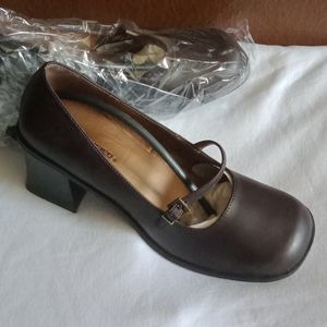 Ladies Brown Heel Shoe
SOLD AS IS